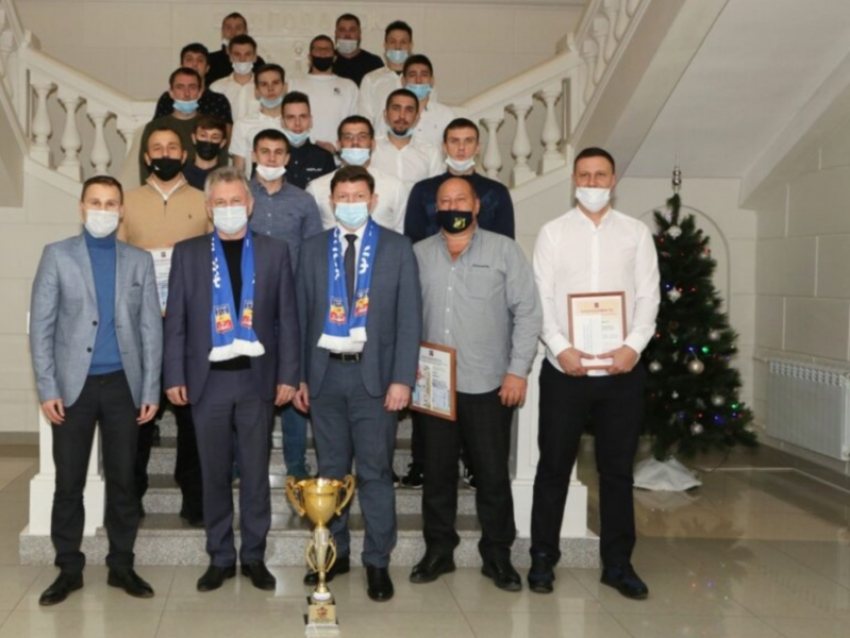 Виктор Мельников наградил футболистов клуба «Волгодонск» за победу в областном первенстве