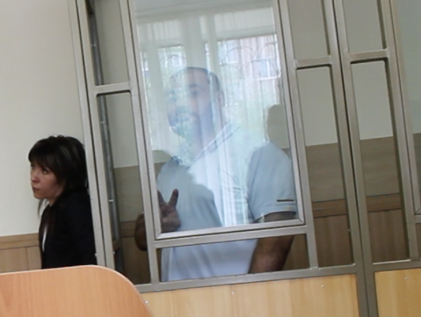 Волгодонец Абдуллаев и бывший опер Петренко отправились в тюрьму за мошенничество из зала суда 