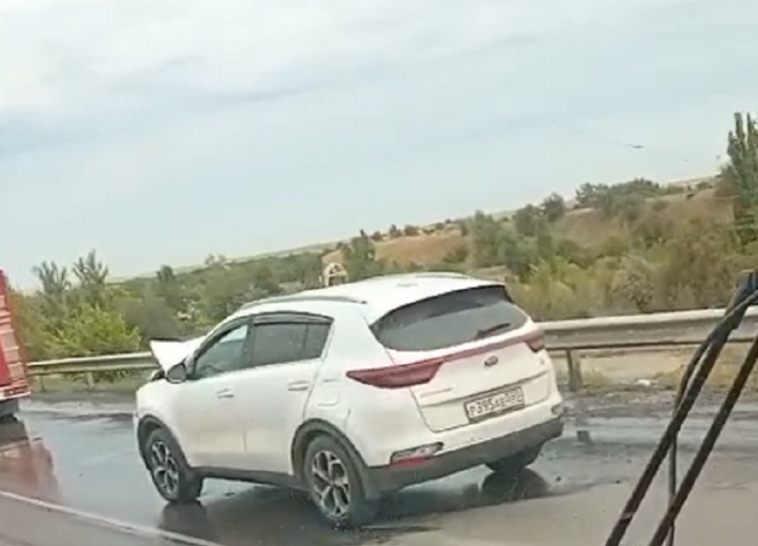 В результате ДТП на мосту через судоходный канал образовалась пробка