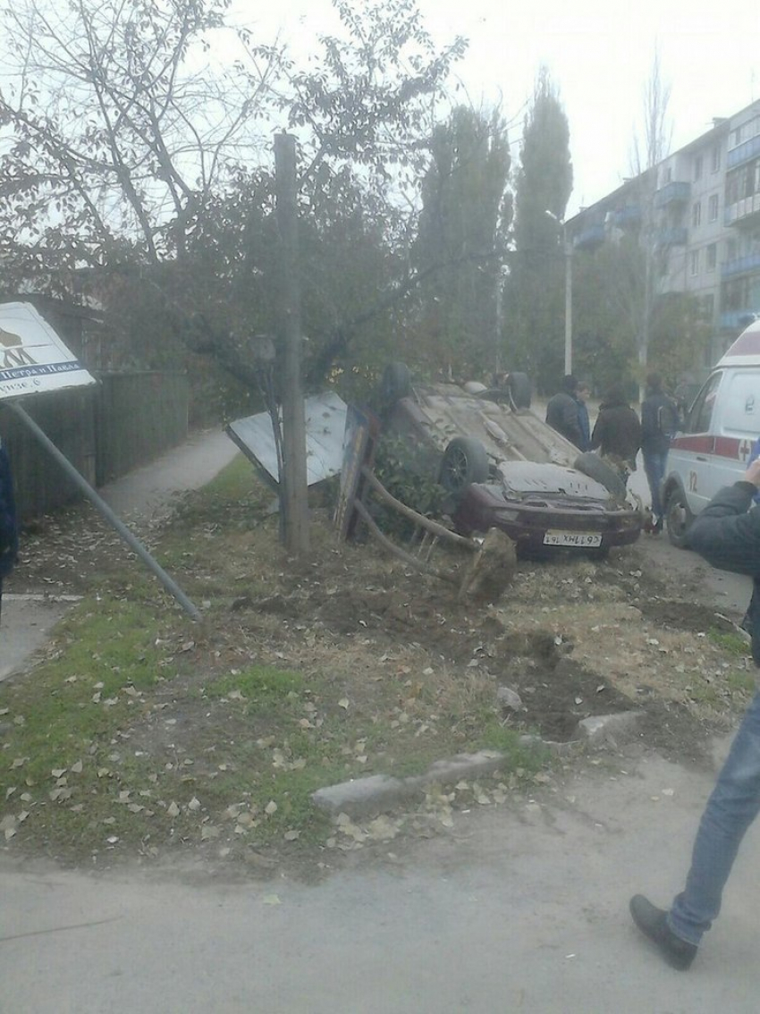 В Волгодонске на улице Горького перевернулся «Хундай»