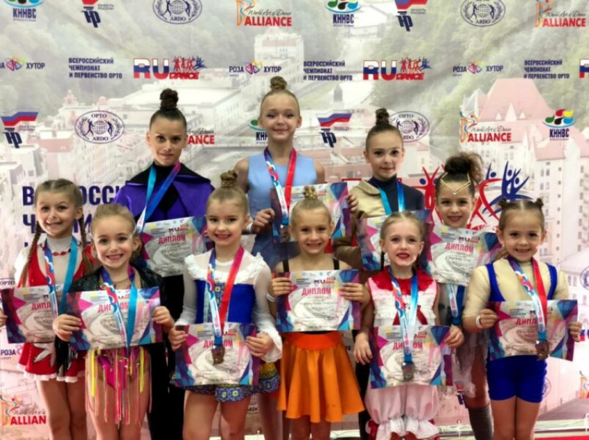 Юные танцовщицы из Волгодонска в составе сборной региона завоевали россыпь наград на Всероссийском чемпионате