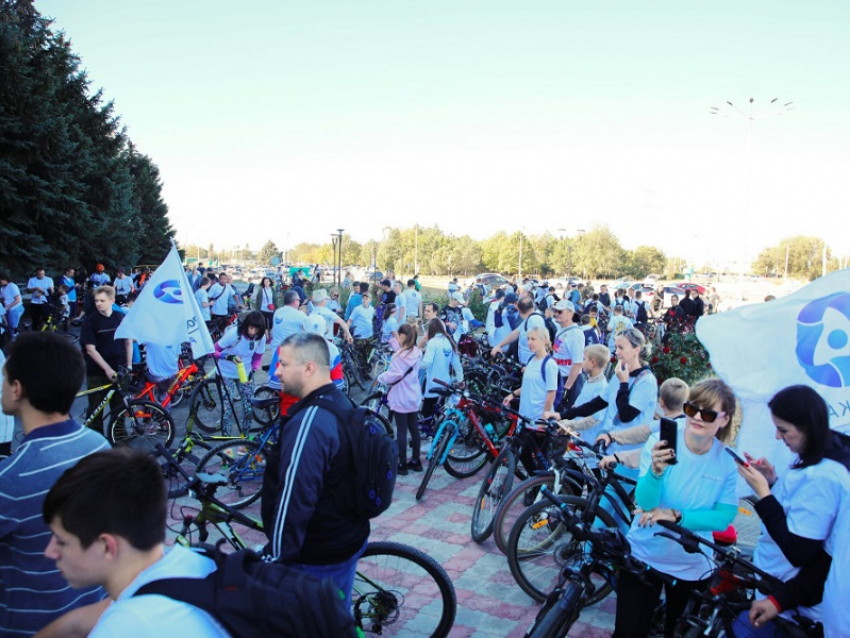 Триста велосипедистов промчались по проспекту Мира