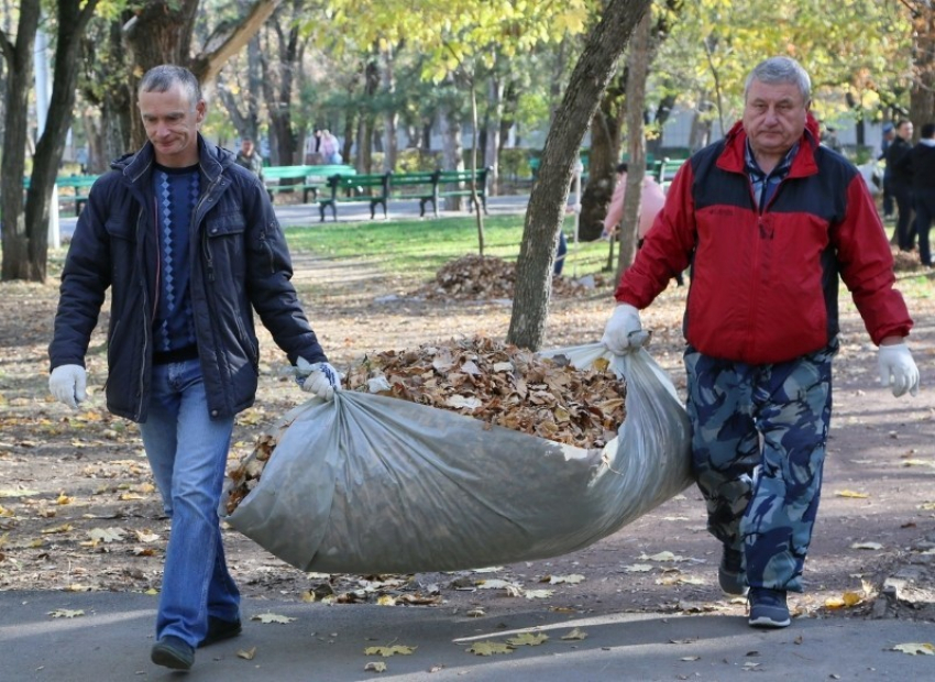 9 тысяч волгодонцев приняли участие в осенней уборке города
