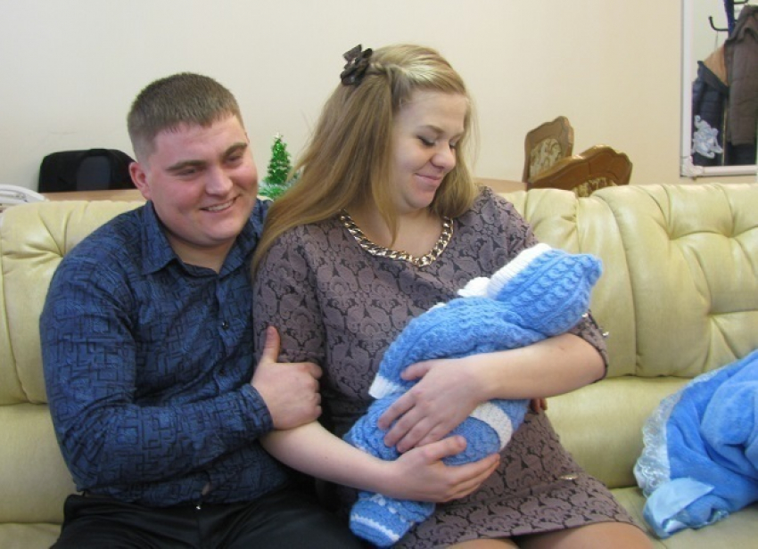 В Волгодонске зарегистрировали первого малыша, родившегося в новом году