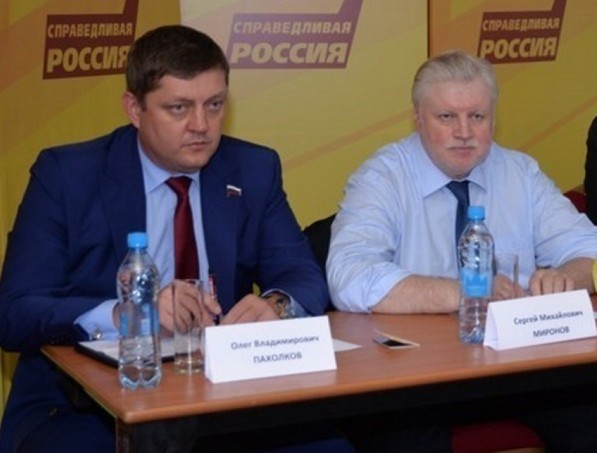 Олег Пахолков: «Закон о «капремонте» противоречит Конституции РФ, и наша фракция берется это доказать»