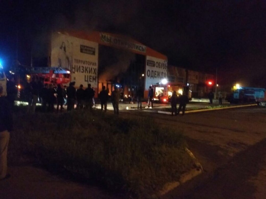 Два этажа магазина «Территория низких цен» сгорели в Волгодонске