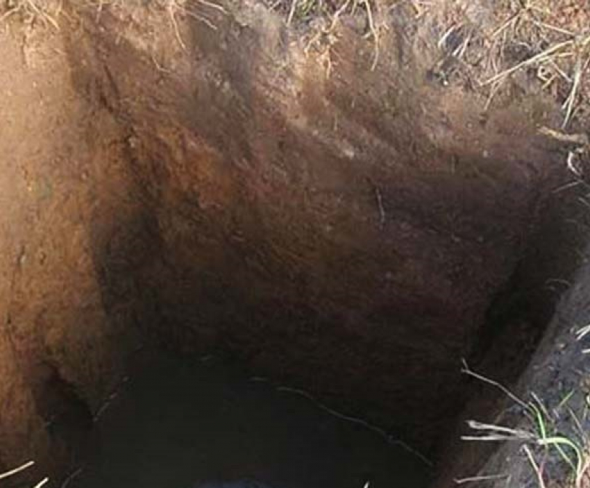 В Цимлянске в шестиметровой яме около винзавода найден труп мужчины