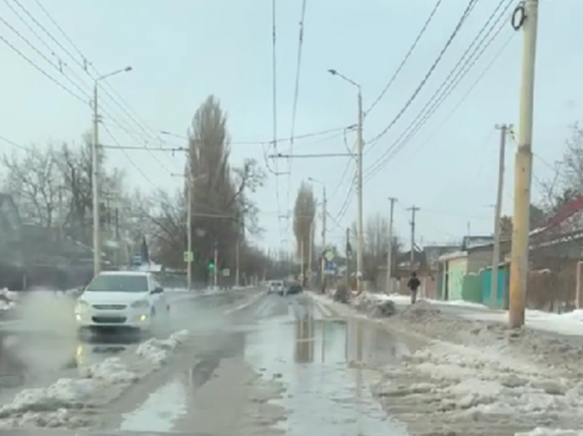 Водители сообщают о потопах на улицах Горького и Пионерской