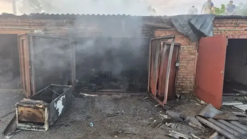 Чуть не погиб человек: взорвавшийся баллон разнес гараж изнутри ночью в Волгодонске 