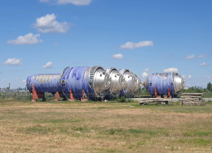 Что за огромные «бочки» стоят у нового моста в Волгодонске несколько лет