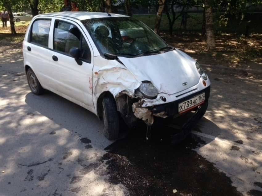 В Волгодонске на улице Черникова произошло ДТП с участием двух корейских автомобилей