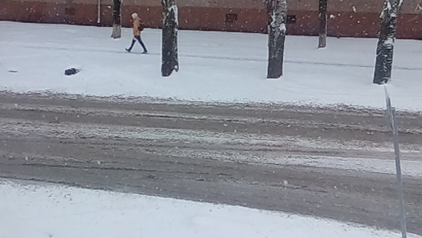 «Вы еще возле входа в администрацию поставьте кого-нибудь с опахалом»: Депутаты раскритиковали уборку улиц Волгодонска после снегопада