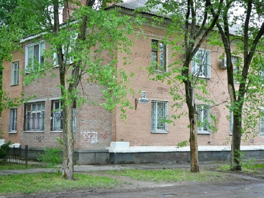 В Волгодонске спасли людей из загоревшейся квартиры в старом городе