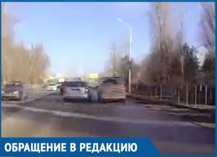 В Волгодонске странные и опасные маневры водителей на дороге попали на видео 