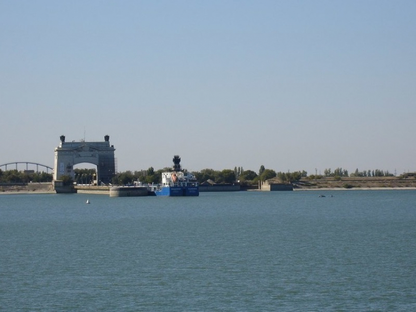 Полностью загруженные суда не смогут плавать по Дону из-за маловодья Цимлянского водохранилища