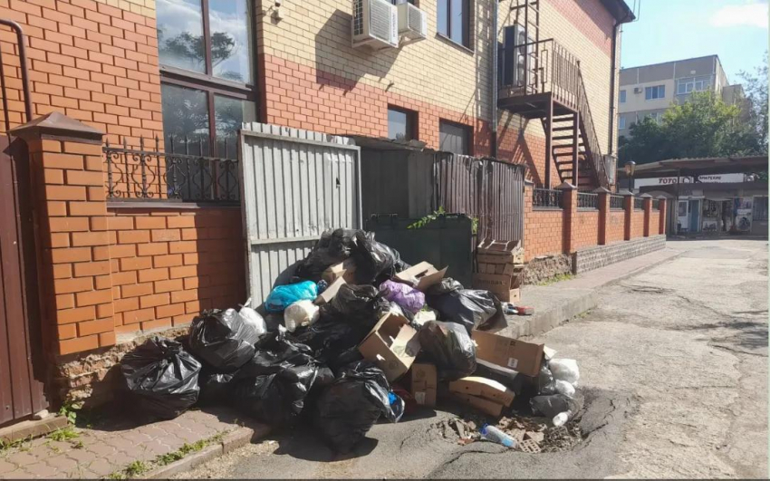 В Волгодонске за антисанитарию на контейнерной площадке возбудили дело об административном нарушении