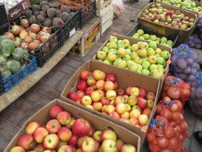 Яйца, картофель, яблоки и капуста упали в цене на розничных рынках Волгодонска