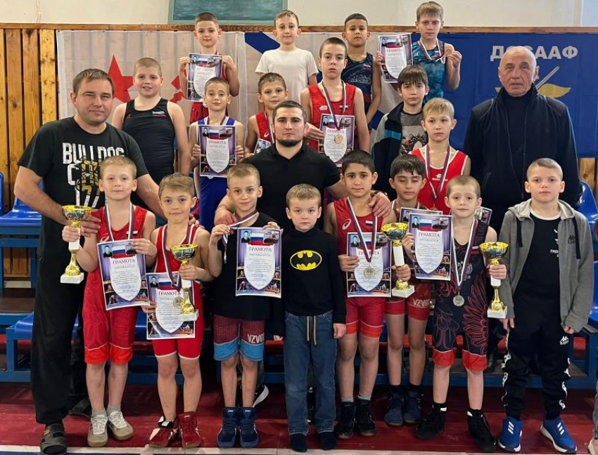 Спортсмены из Волгодонска отличились на Межрайонном турнире по греко-римской борьбе