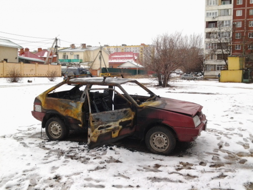 Отечественная легковушка сгорела в Волгодонске