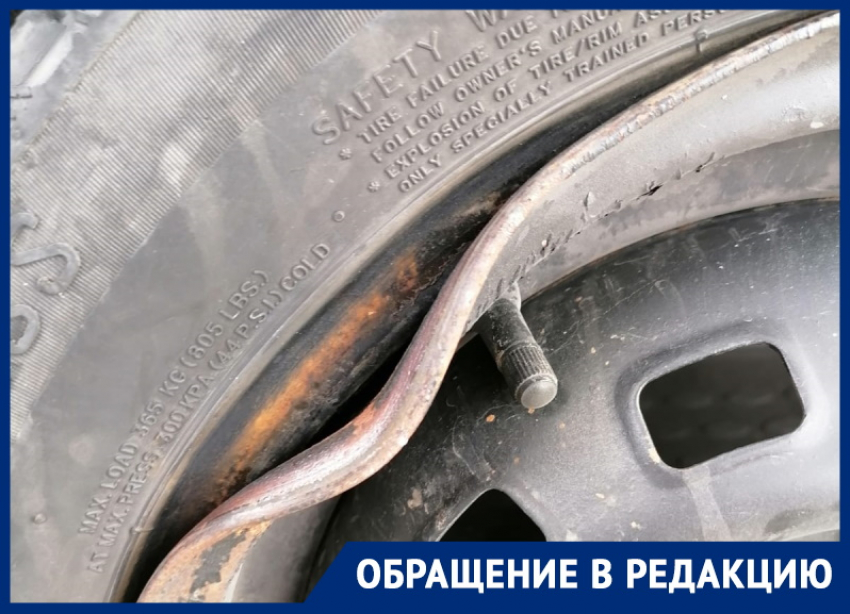 «Как выжить на дорогах Волгодонска?»: в крупную яму угодил автомобиль на малом мосту через залив