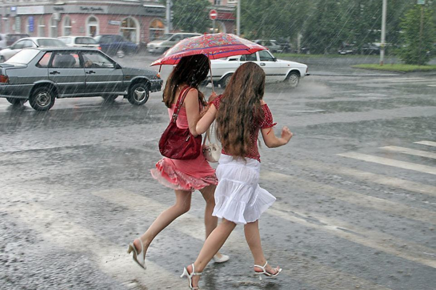 Сильный ветер и ливневый дождь могут испортить День молодежи в Волгодонске