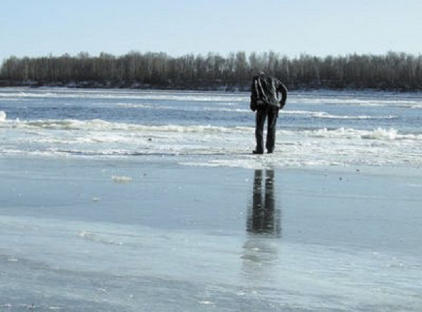 Донские спасатели предостерегают волгодонцев от выхода на лед