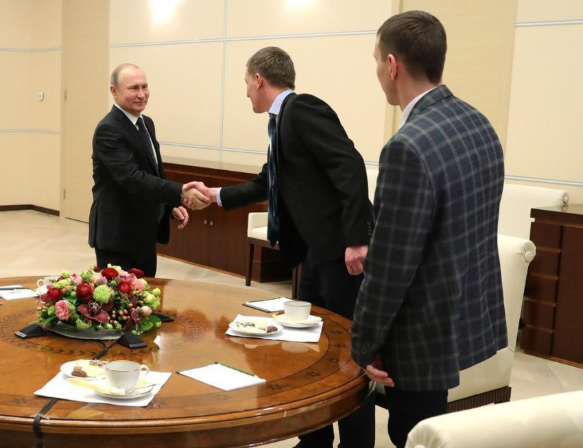 «Звездные» сварщики из Волгодонска за чашкой чая пообщались с Владимиром Путиным