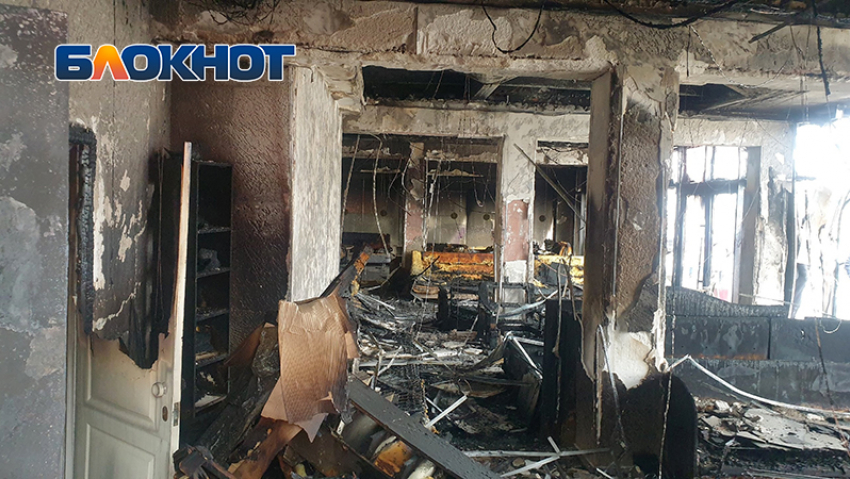 Крупный пожар уничтожил часть мебельного центра «Рио» в Волгодонске 