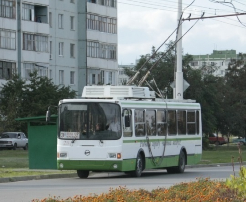 Волгодонцы автобусам и троллейбусам все больше предпочитают личные автомобили 