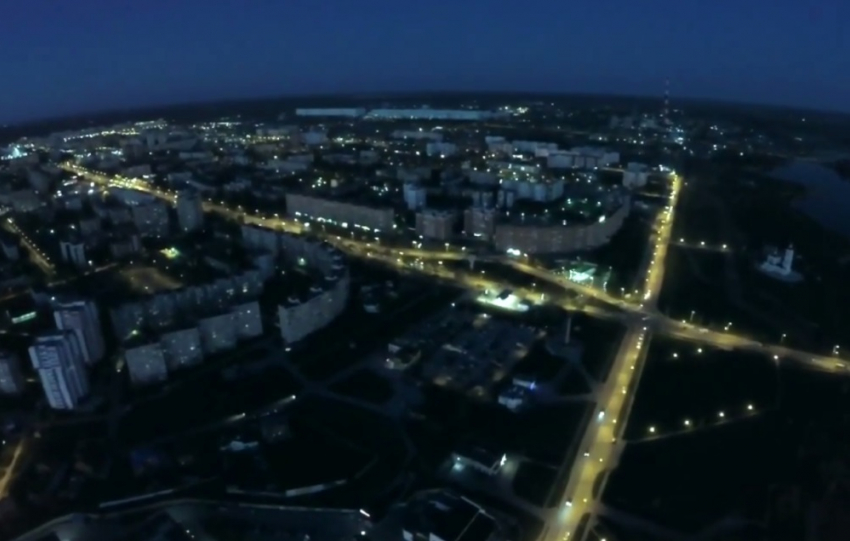 Видео теперь уже ночного Волгодонска, снятое с высоты птичьего полета, появилось в сети