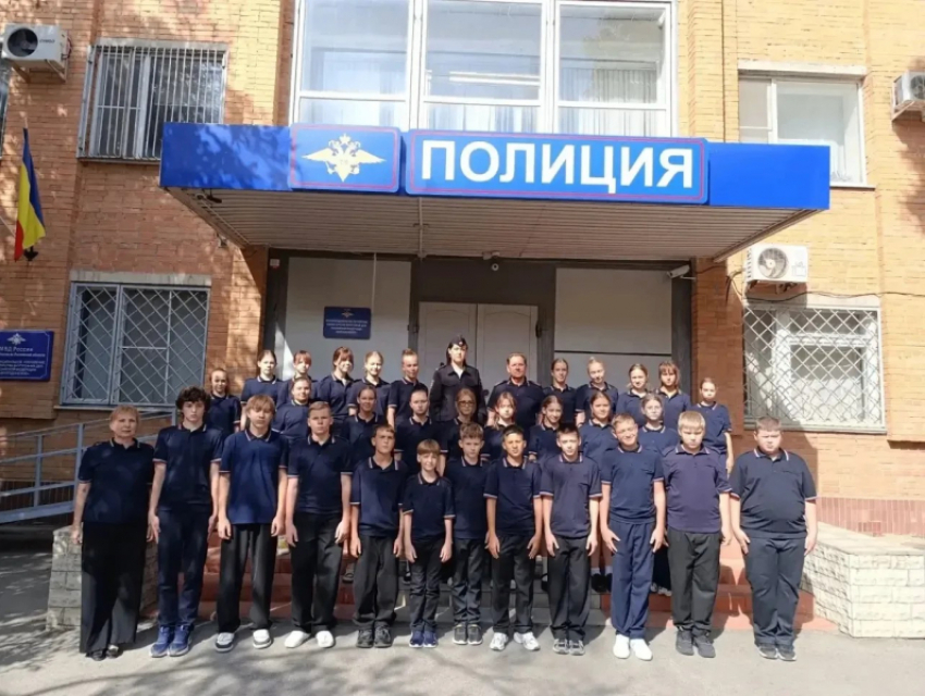 Волгодонские полицейские провели экскурсию для учеников полицейского класса школы №22