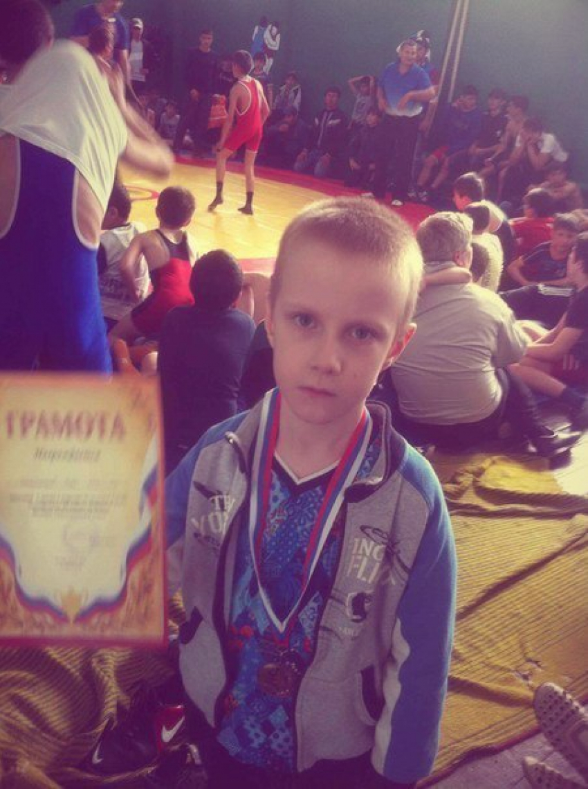 Маленький волгодонец завоевал бронзу на турнире по борьбе