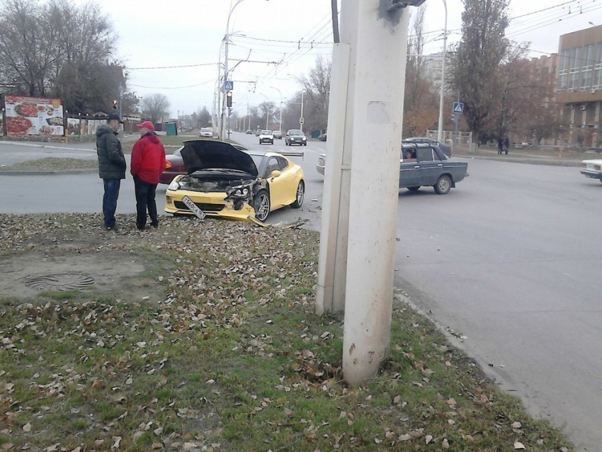 В сети появилось видеозапись ДТП с участием «Аквеллы» и «шестерки» 