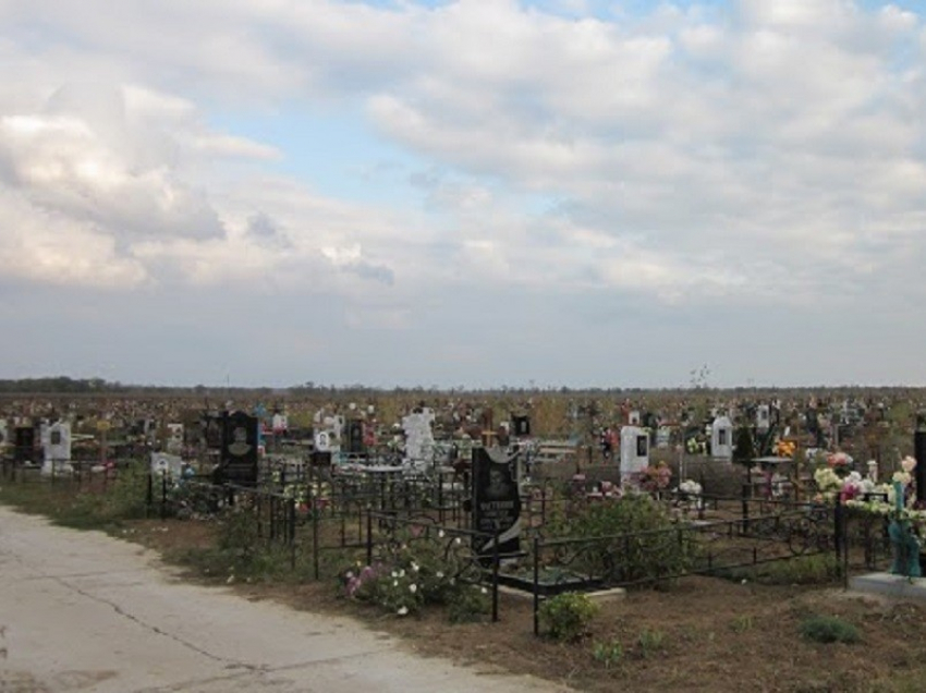 К Пасхе на городских кладбищах наведут порядок и проведут противоклещевую обработку 