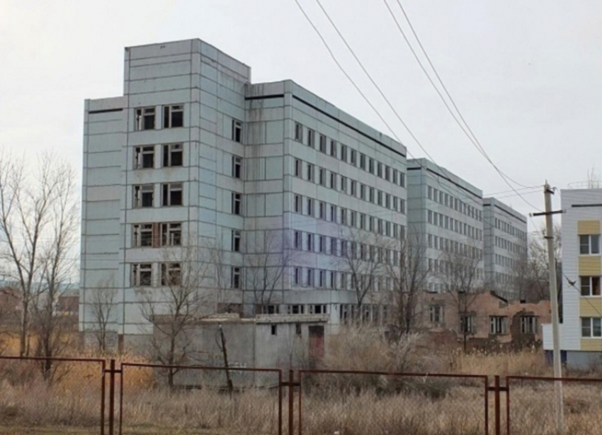 Для предотвращения трагедий в недостроенной детской больнице в Волгодонске установят камеры