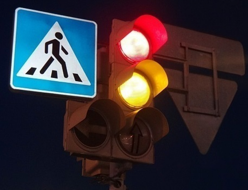 Почему в Волгодонске светофоры работают по ночам