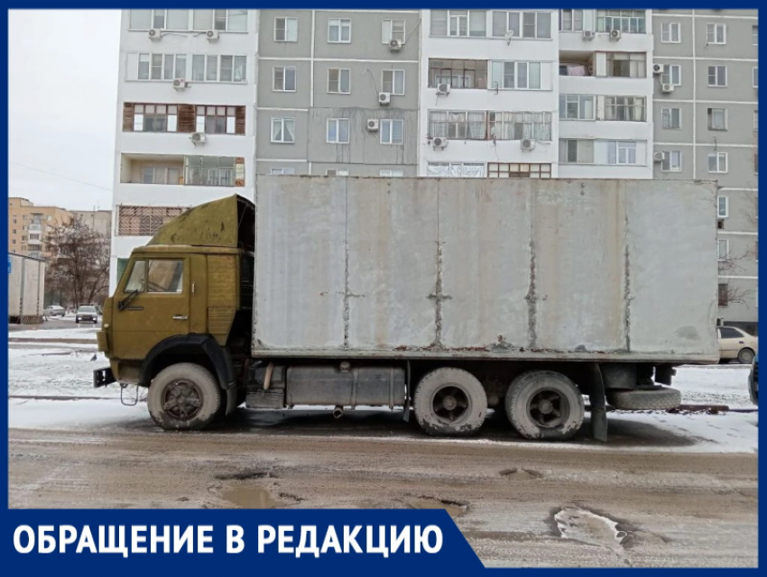 «Брошенный КамАЗ 15 лет мешает»: жители улицы Королева ищут хозяина грузовика