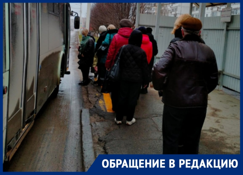 «Салон битком»: забиваться в троллейбусы приходится пассажирам в «новом городе» из-за отсутствия автобусов