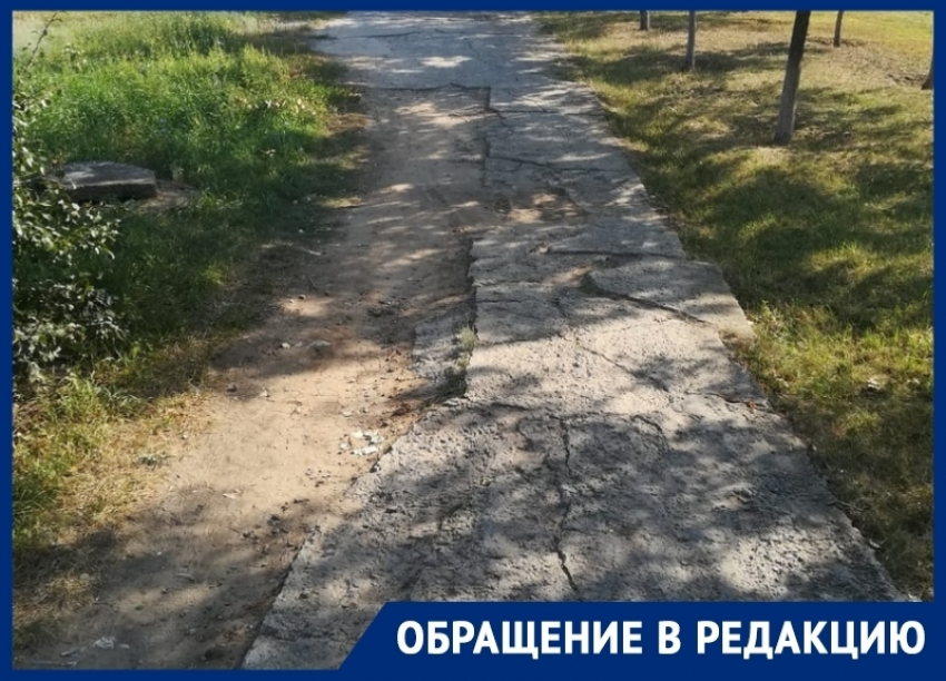 Разбитый и забытый всеми тротуар вдоль Ленинградской взволновал молодую маму