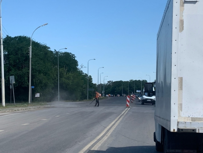 Многокилометровая пробка образовалась по пути из Волгодонска в Цимлянск