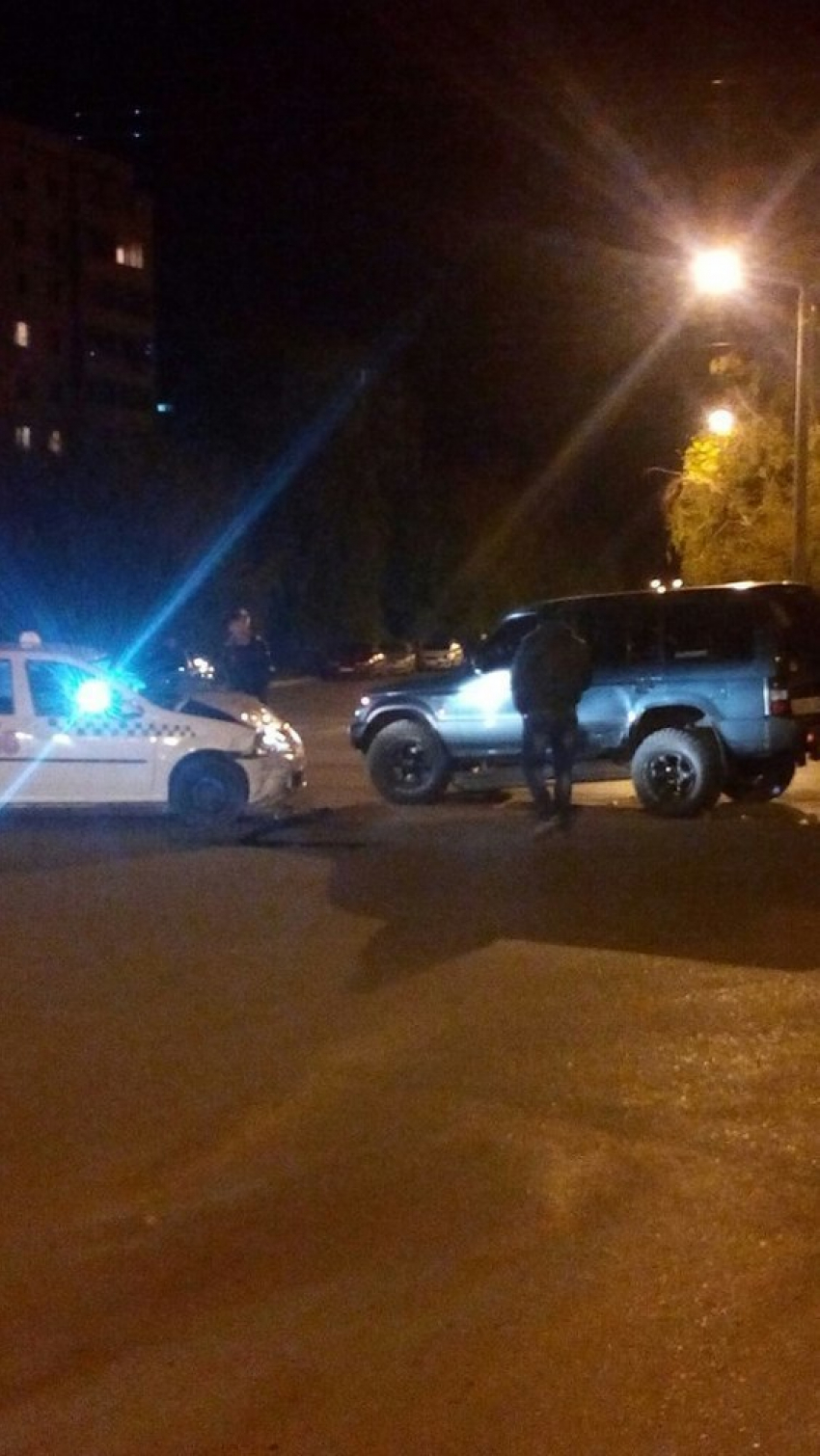 В Волгодонске на Черникова таксист врезался в джип – читатель