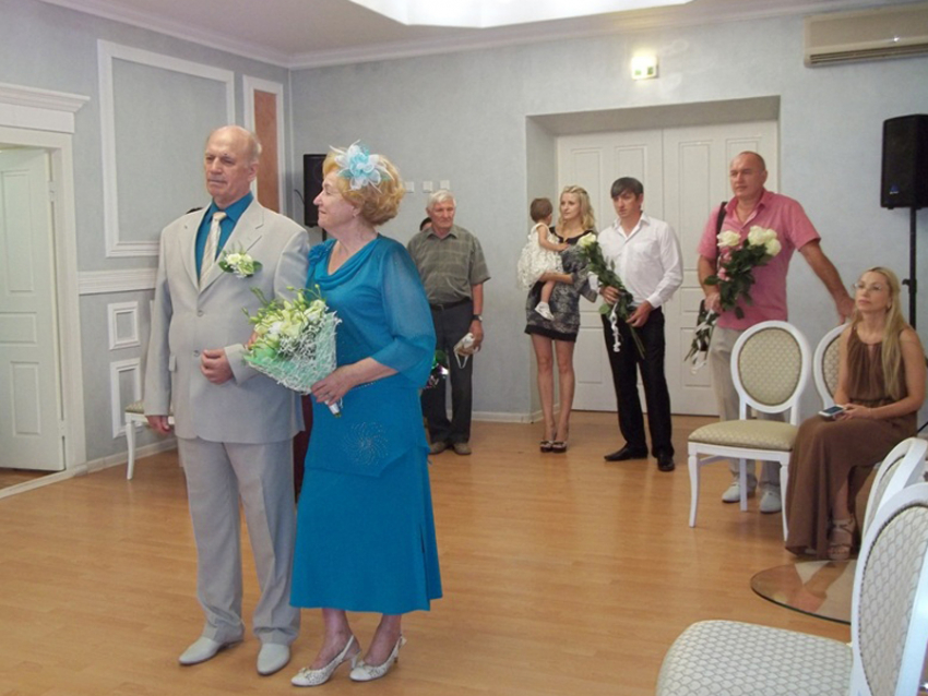 В Волгодонске супружеская пара отметила изумрудный юбилей семейной жизни 