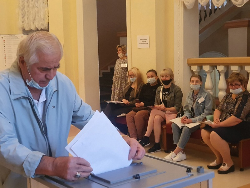 Первые волгодонцы проголосовали за кандидатов в Госдуму