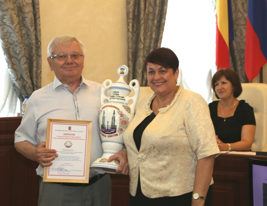 Больница № 1 получила гран-при и Кубок главы администрации в конкурсе «Выставка цветов"