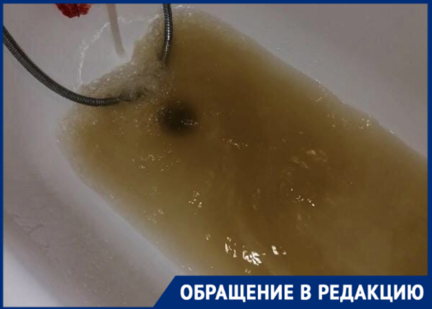 «Коричневая вода и осадки из грязи»: волгодонцы пожаловались на качество воды в кранах 