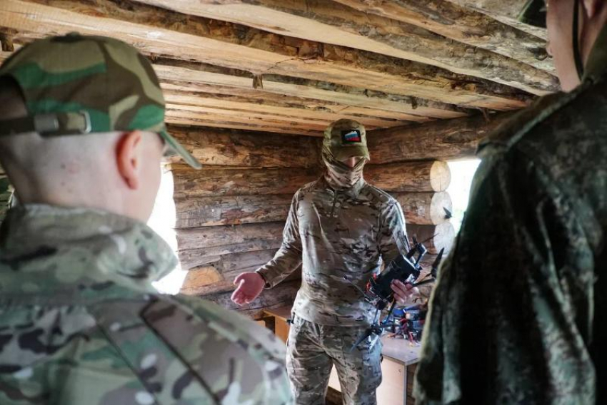 Контрактники ЮВО прошли практические занятия по управлению дронами
