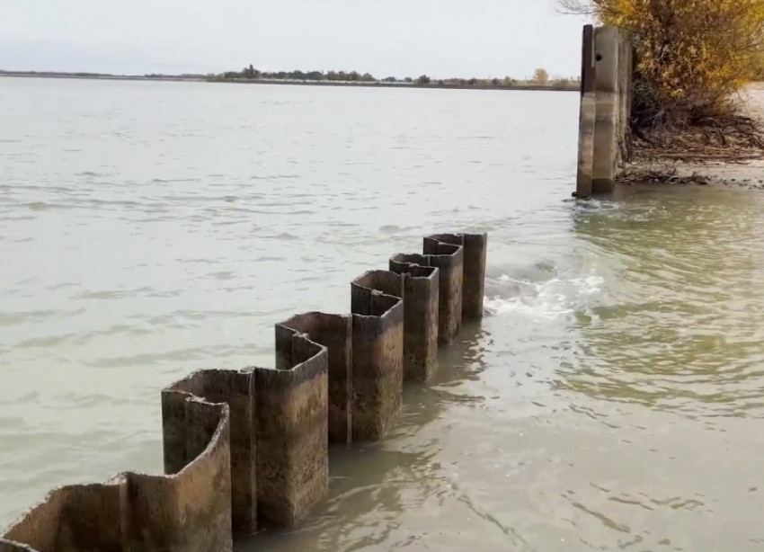 Смертельно опасное место для купания раскрыло обмелевшее Цимлянское водохранилище