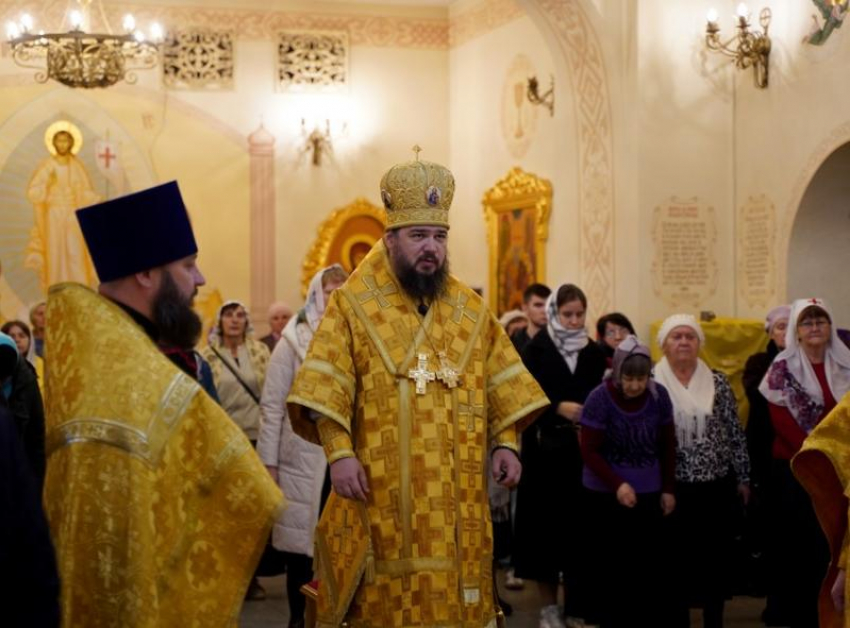 В давшем трещину нижнем приделе кафедрального собора Волгодонска совершена последняя Божественная литургия 