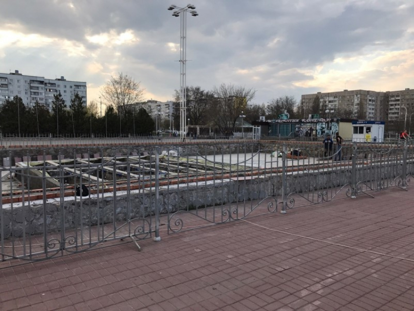 В Волгодонске приступили к реконструкции фонтана на площади Курчатова