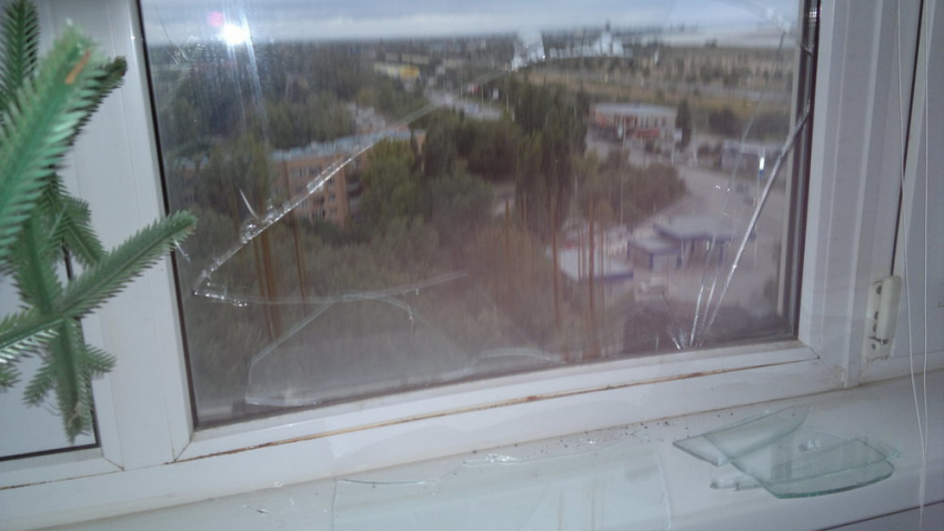 Ветер сорвал кусок кровли и разбил окно — читатель о последствиях стихии в Волгодонске